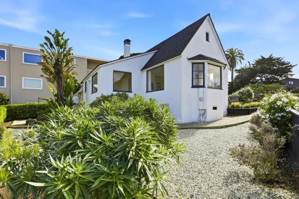 115 1st Street Pacific Grove, CA 93950