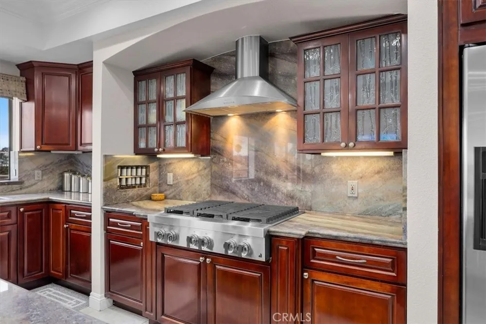 512 Esplanade #303 Redondo Beach, CA 90277