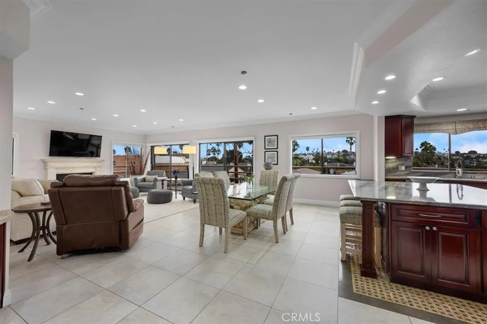 512 Esplanade #303 Redondo Beach, CA 90277