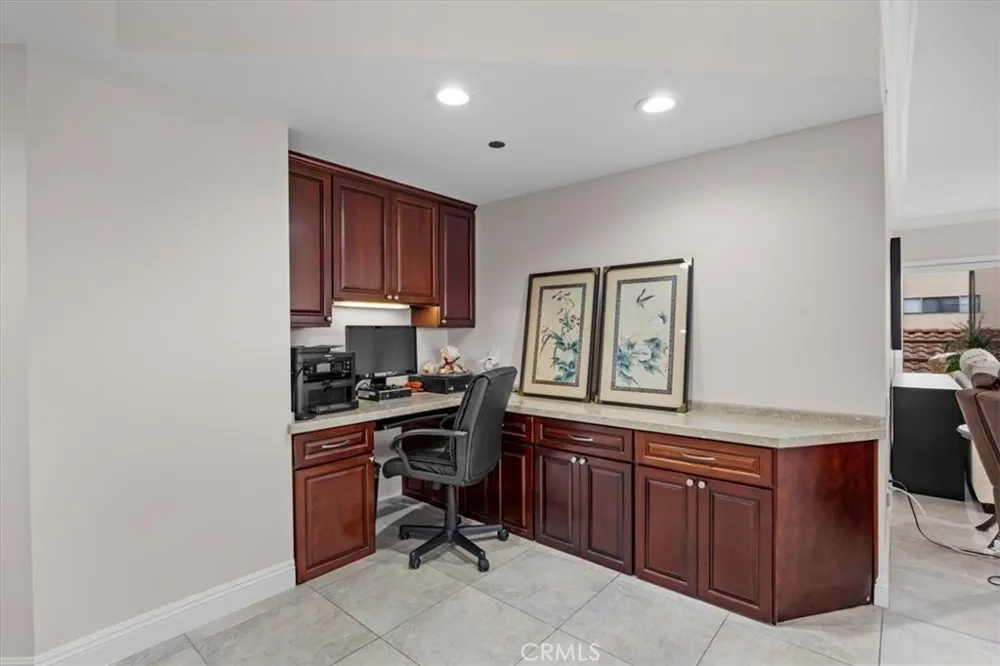 512 Esplanade #303 Redondo Beach, CA 90277