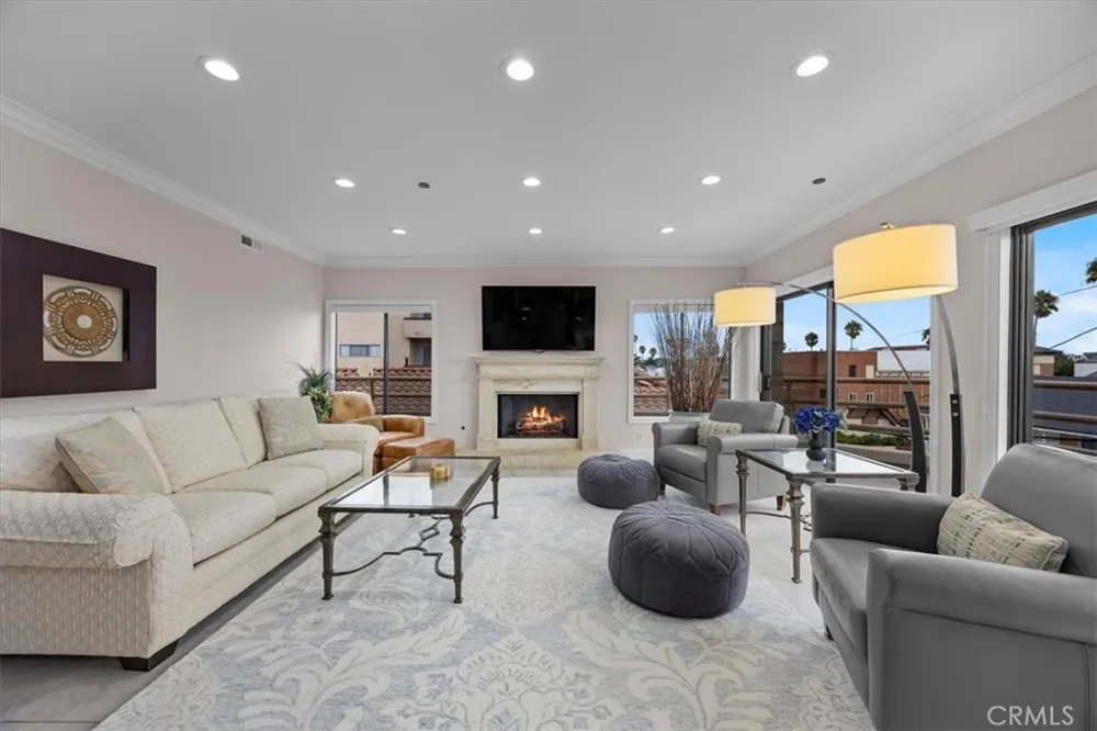 512 Esplanade #303 Redondo Beach, CA 90277