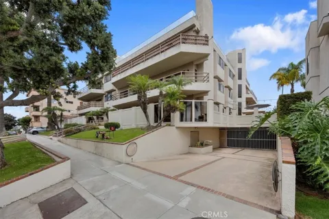 512 Esplanade #303