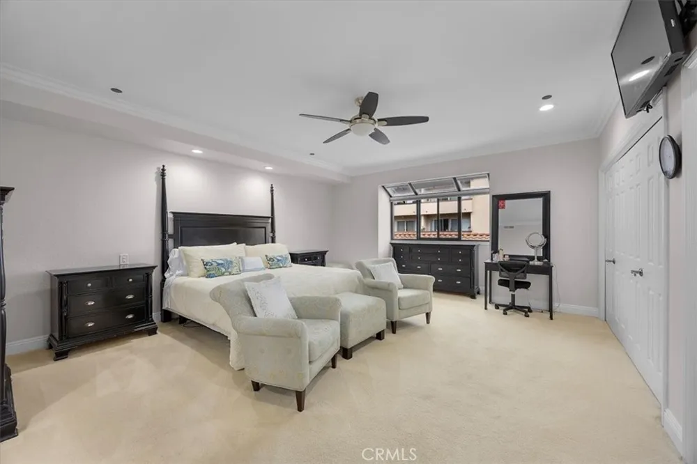 512 Esplanade #303 Redondo Beach, CA 90277