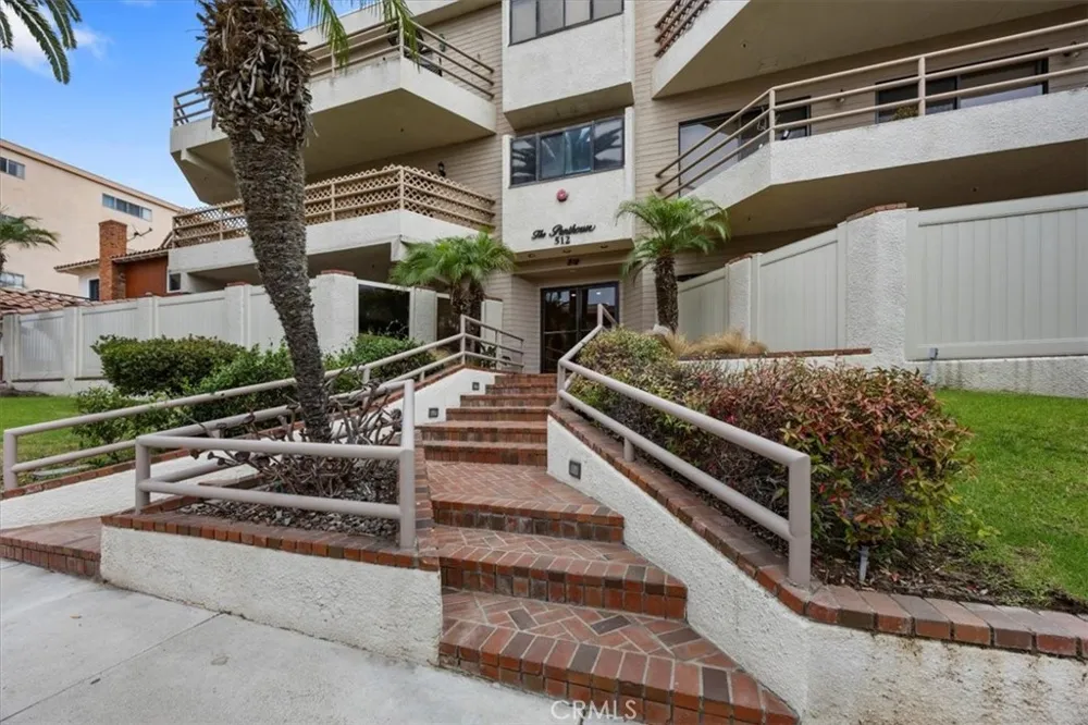 512 Esplanade #303 Redondo Beach, CA 90277