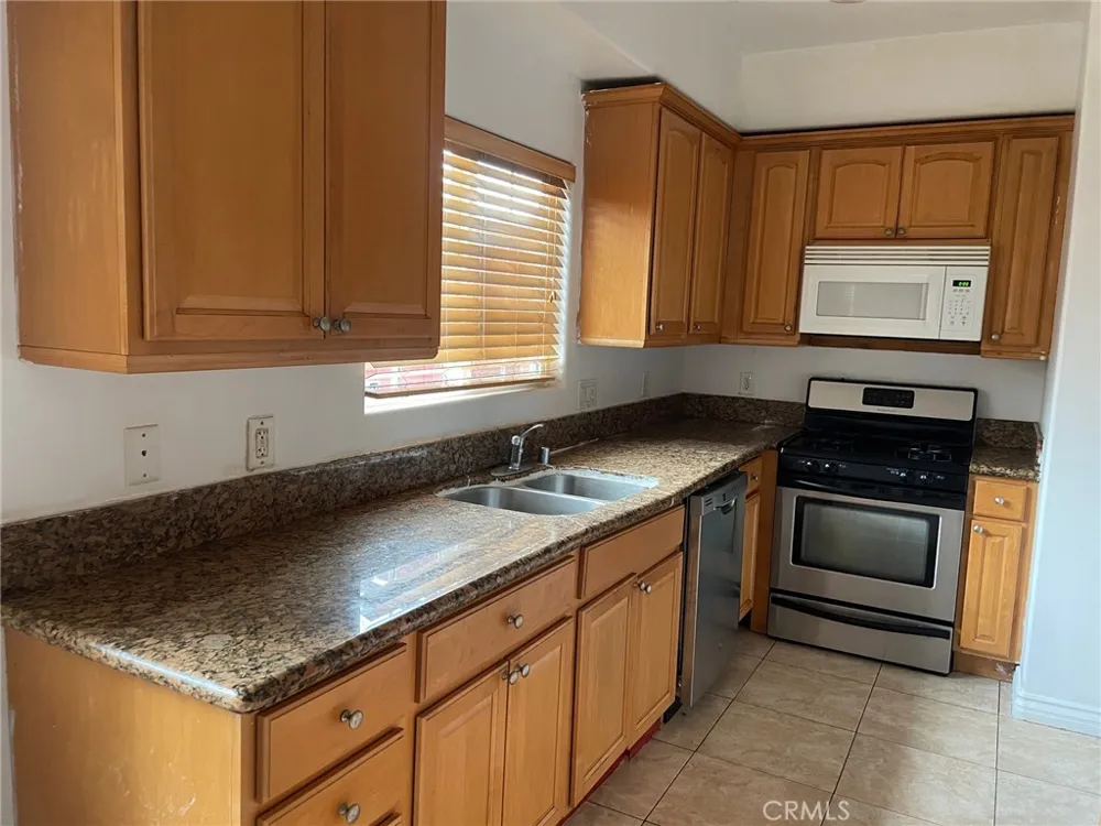 8425 Burnet North Hills, CA 91343
