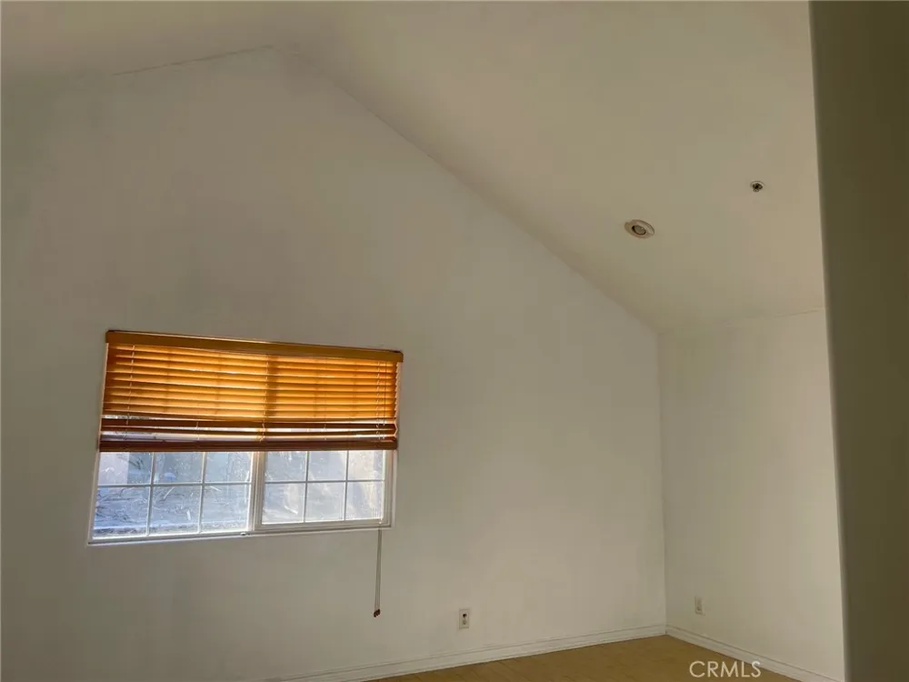 8425 Burnet North Hills, CA 91343