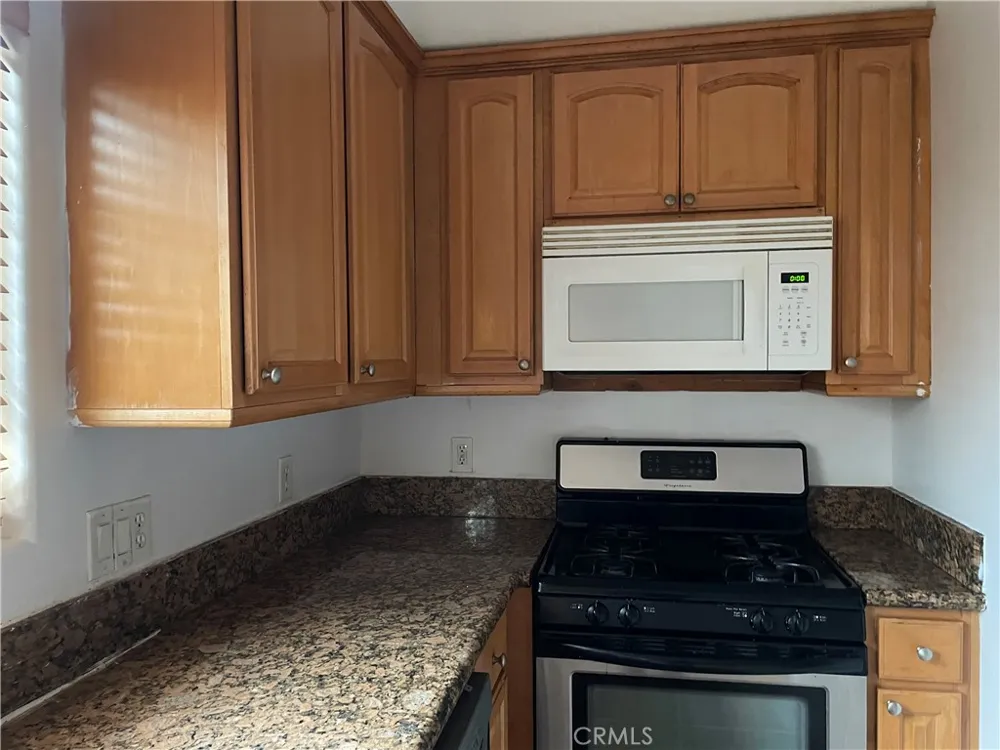 8425 Burnet North Hills, CA 91343