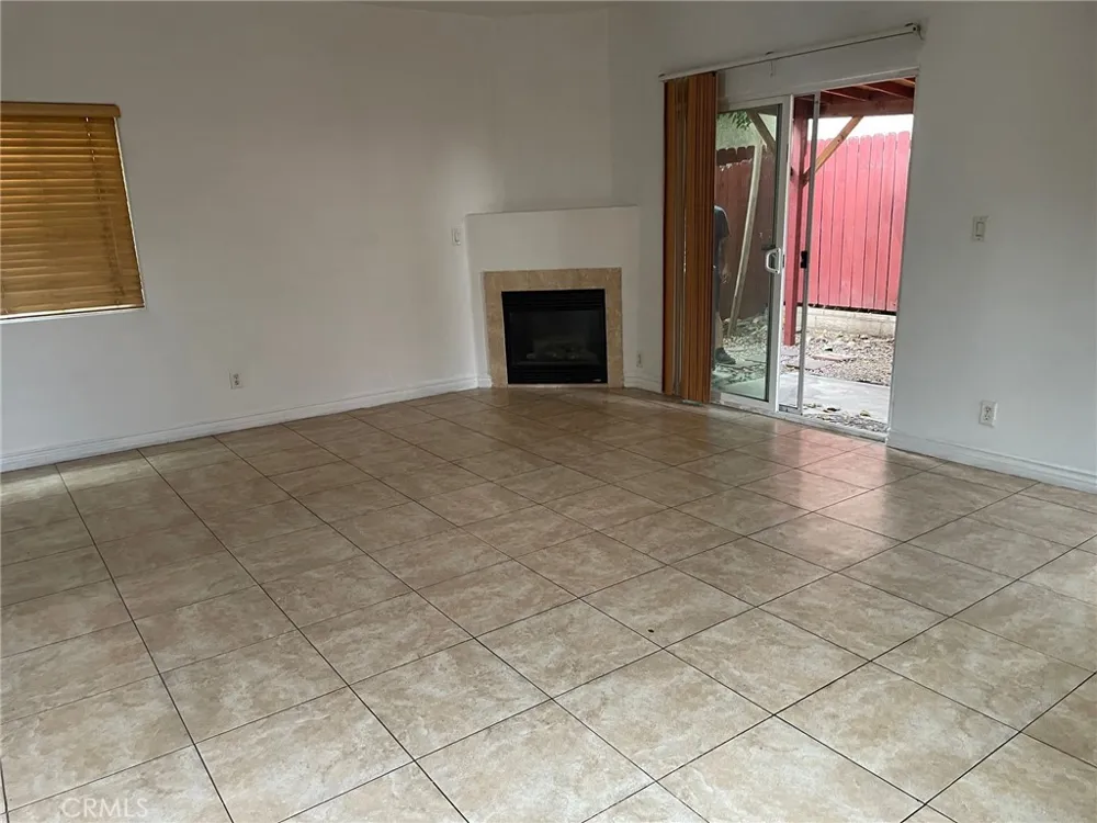 8425 Burnet North Hills, CA 91343