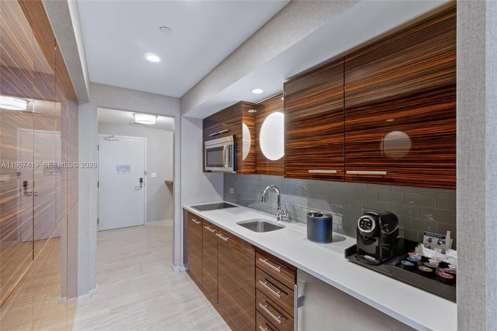 551 Fort Lauderdale Beach Blvd #H1212 Fort Lauderdale, FL 33304