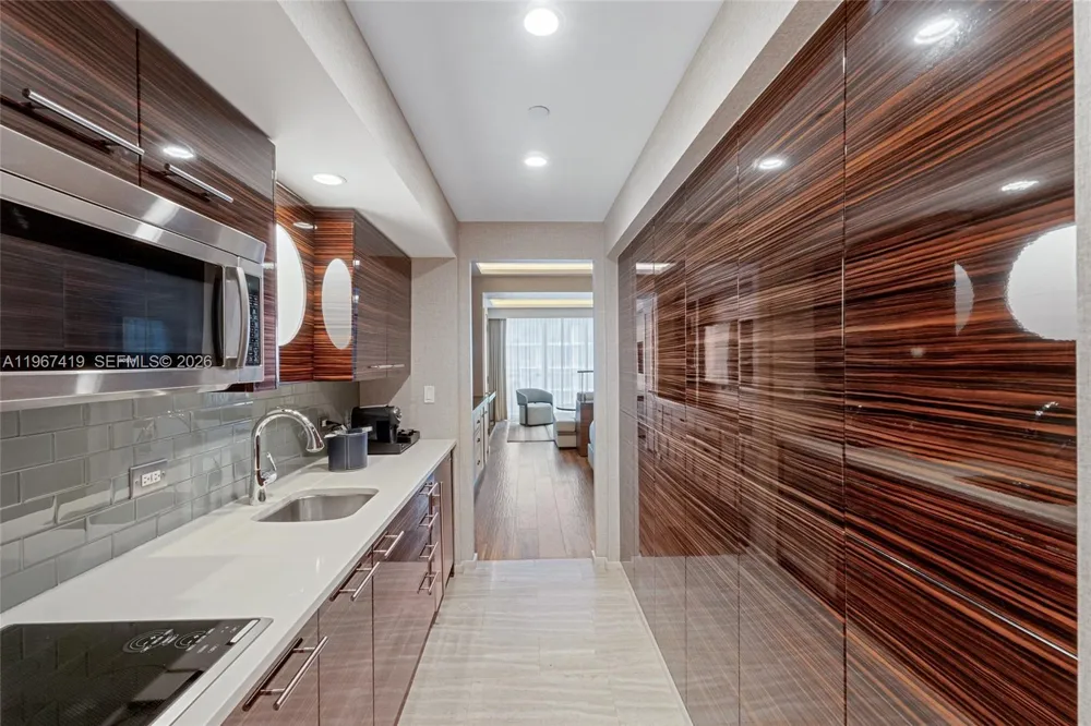 551 Fort Lauderdale Beach Blvd #H1212 Fort Lauderdale, FL 33304