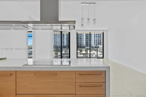 17301 Biscayne Blvd #305