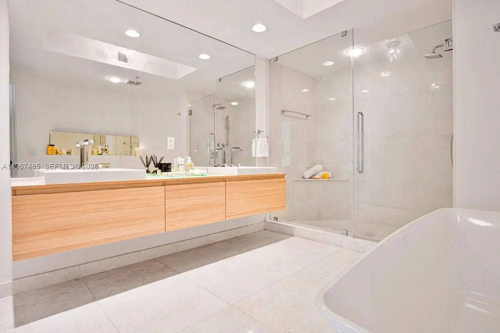 17301 Biscayne Blvd #305 North Miami Beach, FL 33160