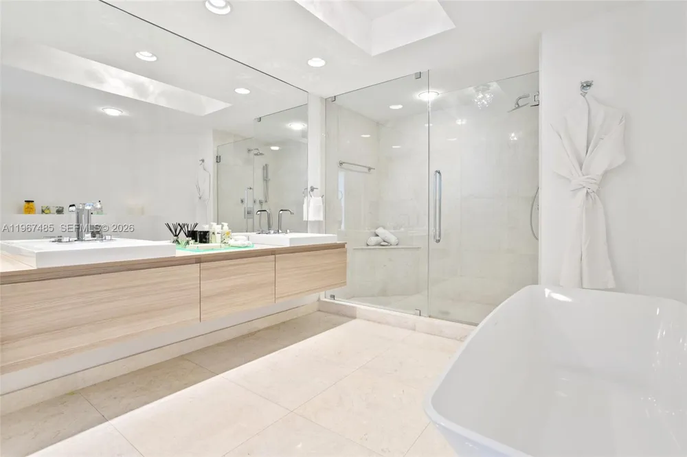 17301 Biscayne Blvd #305 North Miami Beach, FL 33160