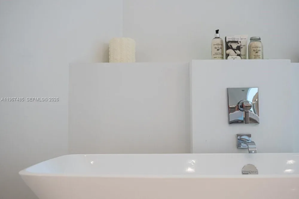 17301 Biscayne Blvd #305 North Miami Beach, FL 33160
