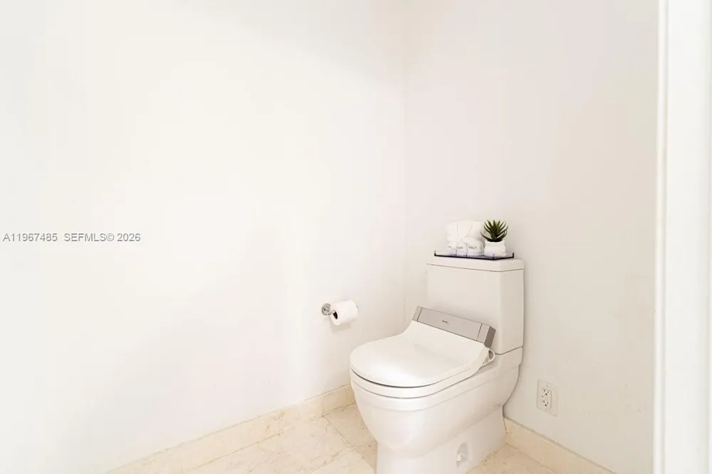 17301 Biscayne Blvd #305 North Miami Beach, FL 33160
