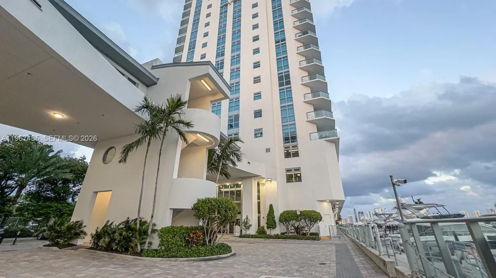 17301 Biscayne Blvd #305 North Miami Beach, FL 33160