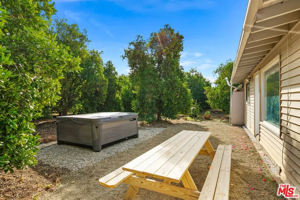 828 Fordyce Rd & 2561 Grand Avenue Ojai, CA 93023