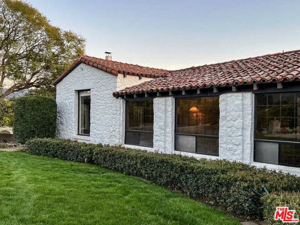828 Fordyce Rd & 2561 Grand Avenue Ojai, CA 93023