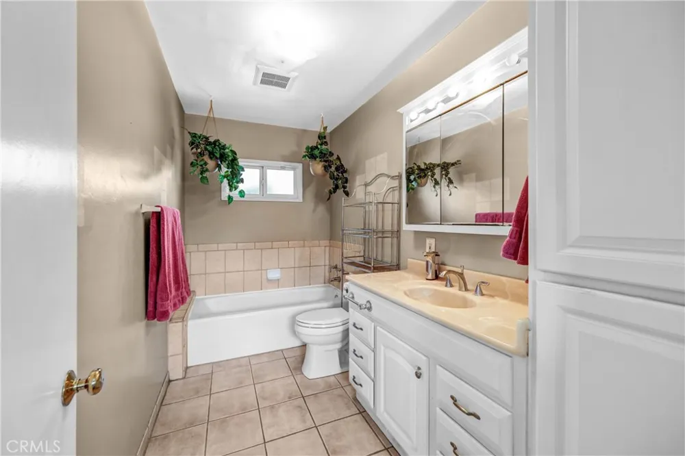 5906 Colbath Valley Glen, CA 91401