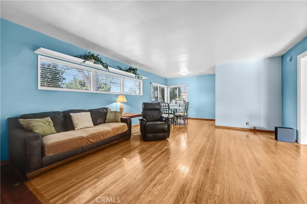 5906 Colbath Valley Glen, CA 91401