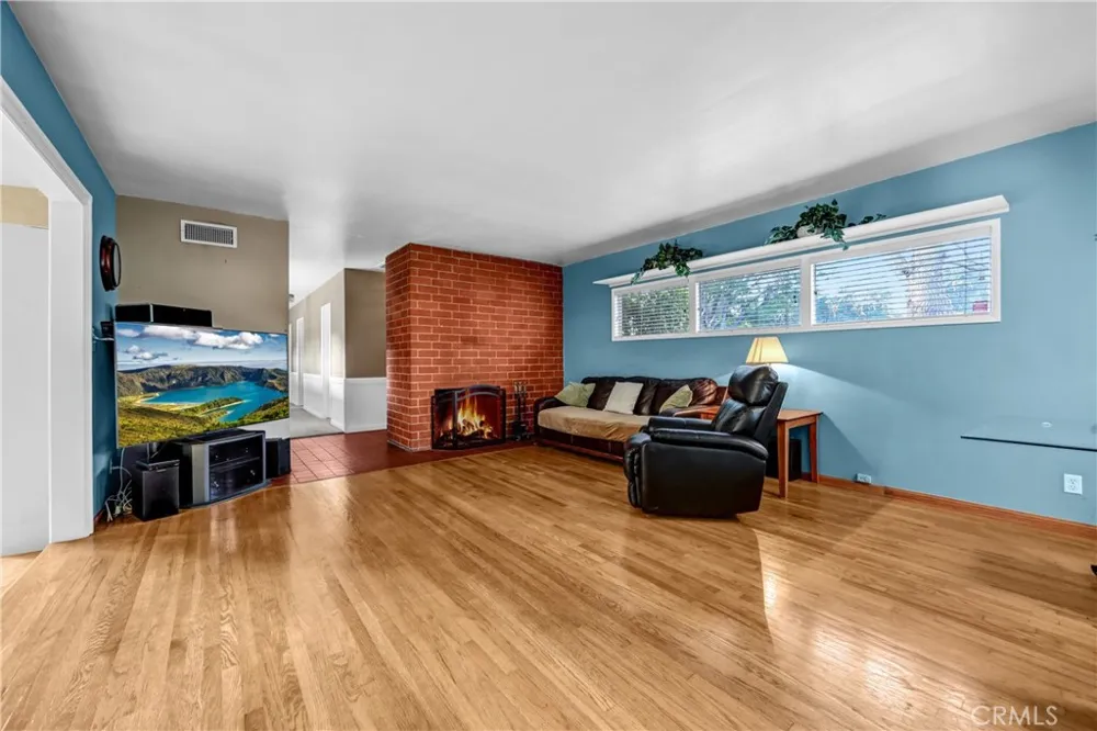 5906 Colbath Valley Glen, CA 91401