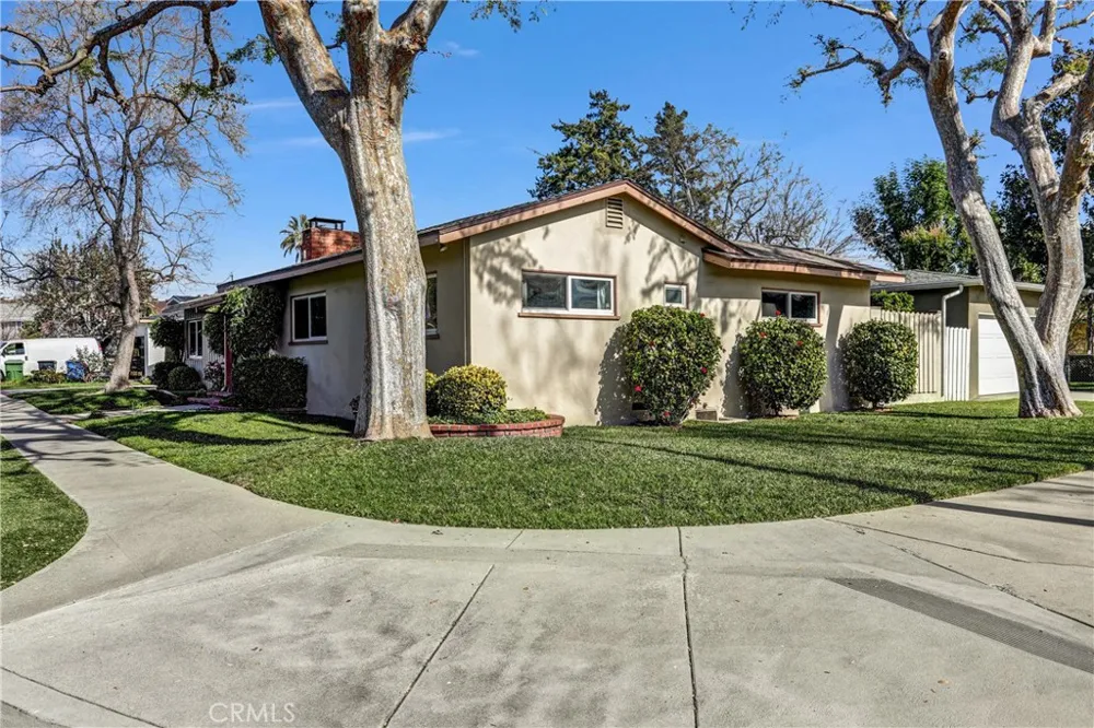 5906 Colbath Valley Glen, CA 91401