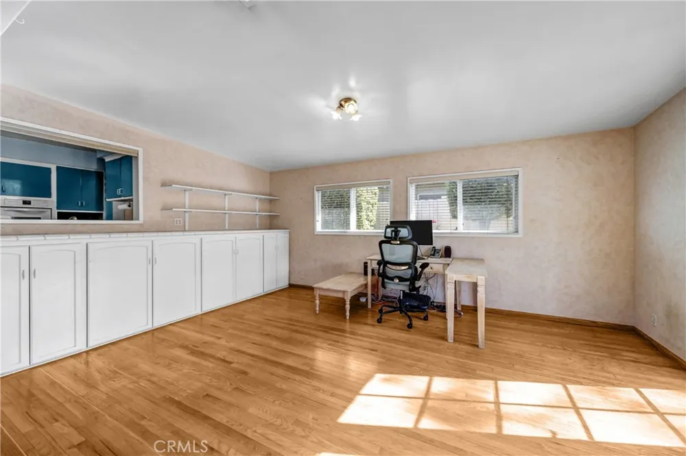 5906 Colbath Valley Glen, CA 91401