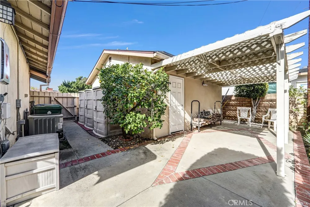 5906 Colbath Valley Glen, CA 91401