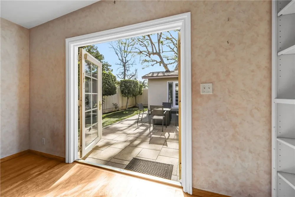 5906 Colbath Valley Glen, CA 91401