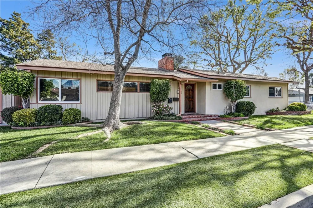 5906 Colbath Valley Glen, CA 91401