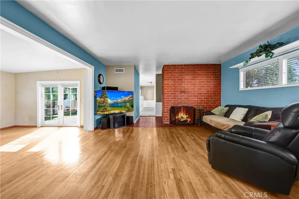 5906 Colbath Valley Glen, CA 91401