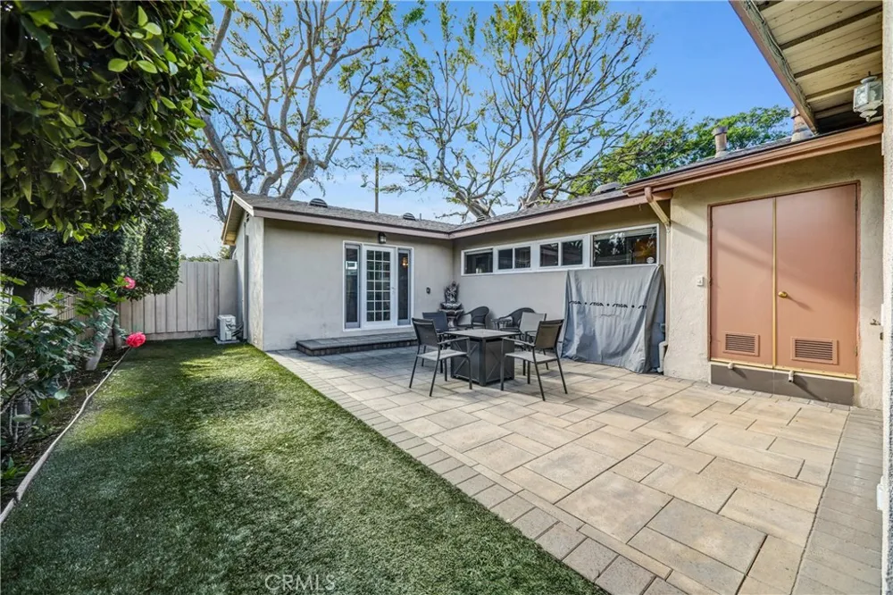 5906 Colbath Valley Glen, CA 91401