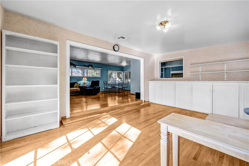 5906 Colbath Valley Glen, CA 91401