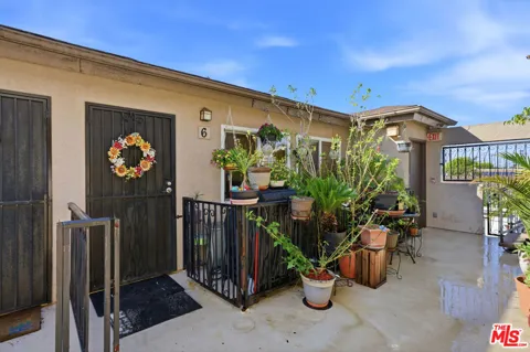 1100 Walnut Avenue #6