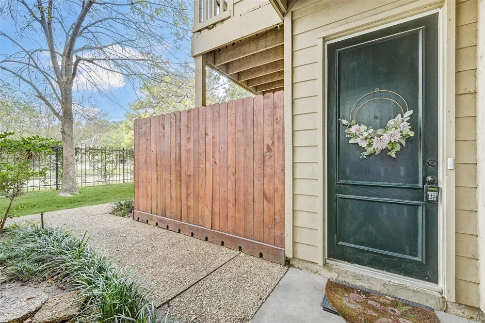 2100 Tanglewilde #697