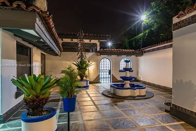 800 S Del Cementerio 