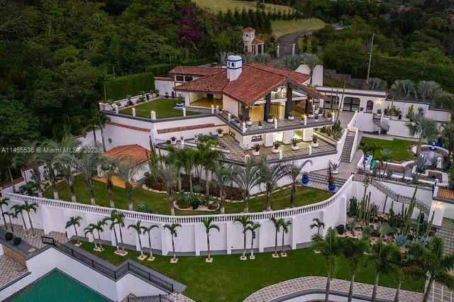 800 S Del Cementerio 