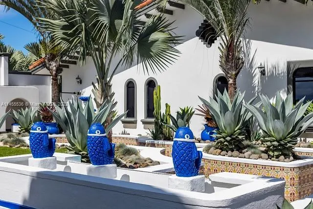 800 S Del Cementerio 