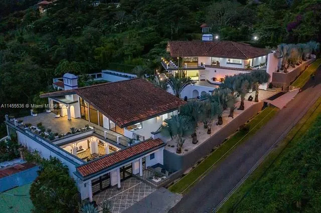 800 S Del Cementerio 