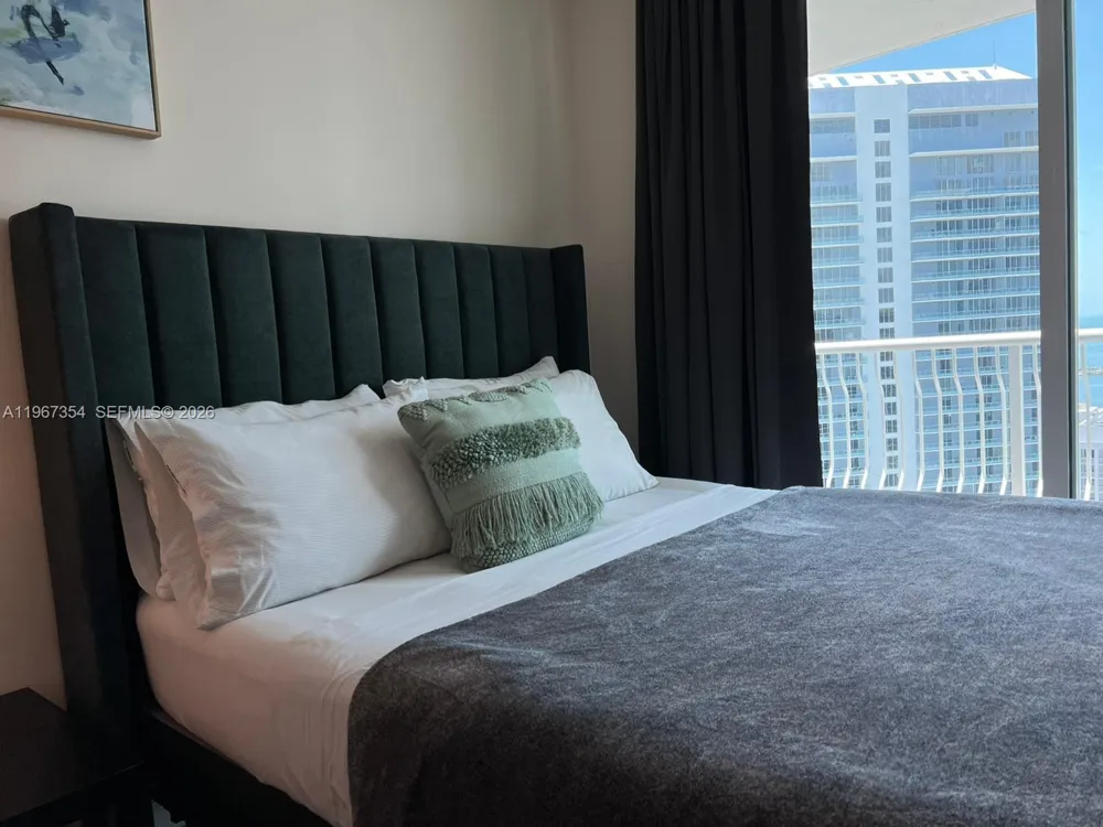 1200 Brickell Bay Dr #4217 Miami, FL 33131