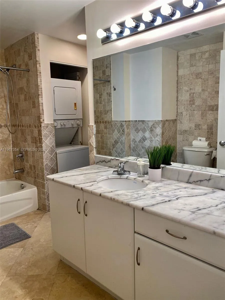 1200 Brickell Bay Dr #4217 Miami, FL 33131