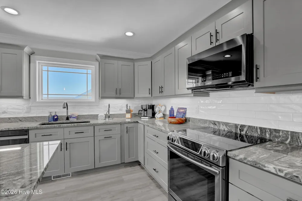 106 Charlotte Avenue Surf City, NC 28445