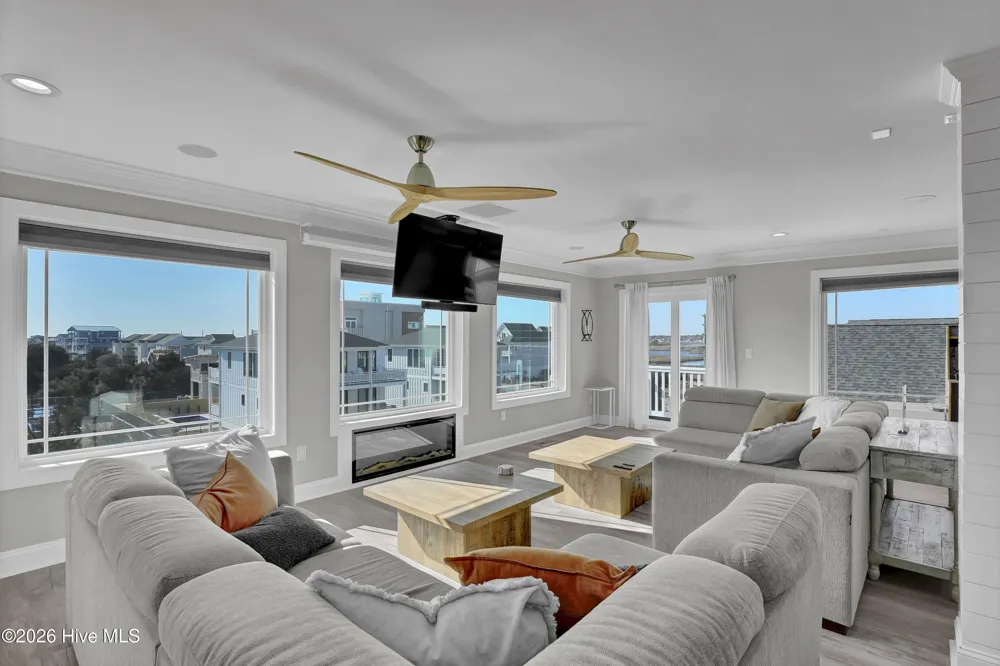 106 Charlotte Avenue Surf City, NC 28445
