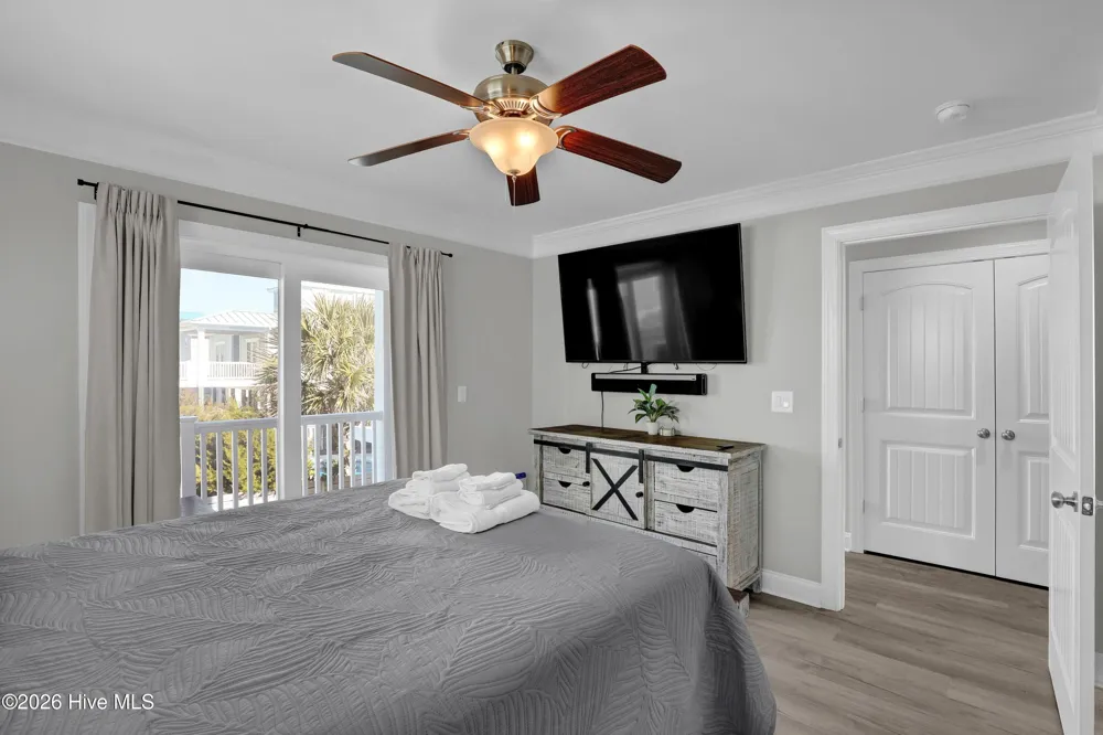 106 Charlotte Avenue Surf City, NC 28445