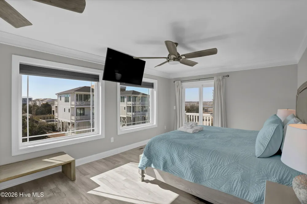 106 Charlotte Avenue Surf City, NC 28445
