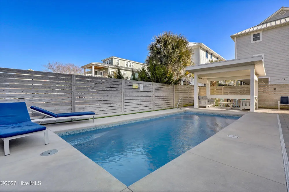 106 Charlotte Avenue Surf City, NC 28445