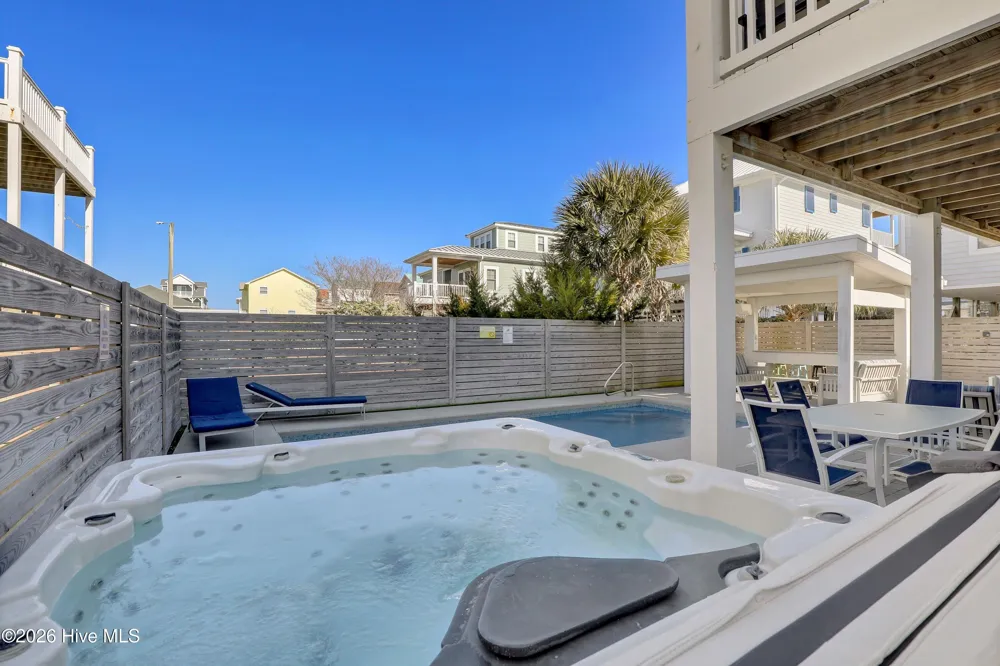 106 Charlotte Avenue Surf City, NC 28445
