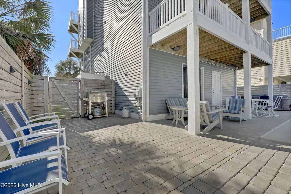 106 Charlotte Avenue Surf City, NC 28445