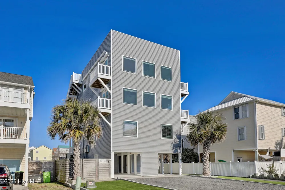 106 Charlotte Avenue Surf City, NC 28445