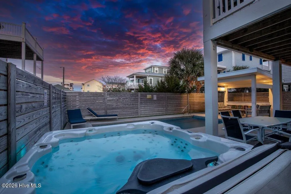 106 Charlotte Avenue Surf City, NC 28445